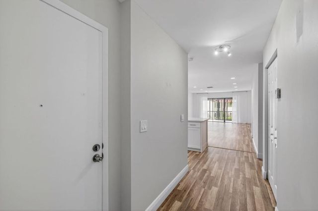 8536 Casa Del Lago 49-B, Boca Raton, FL 33433