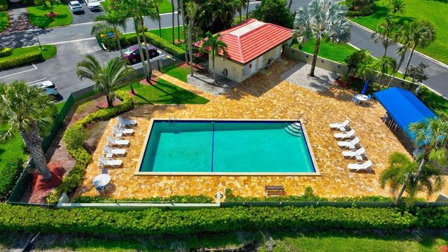 8536 Casa Del Lago 49-B, Boca Raton, FL 33433