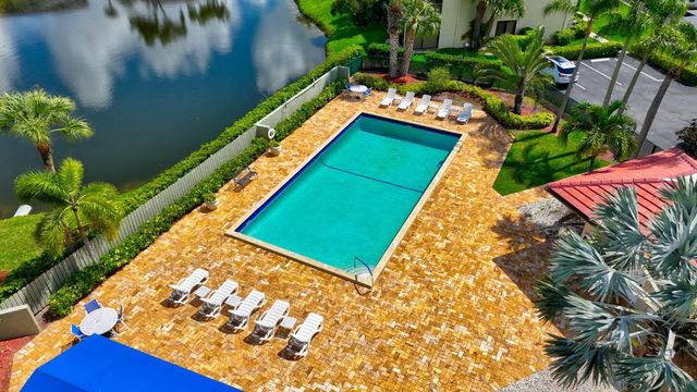 8536 Casa Del Lago 49-B, Boca Raton, FL 33433