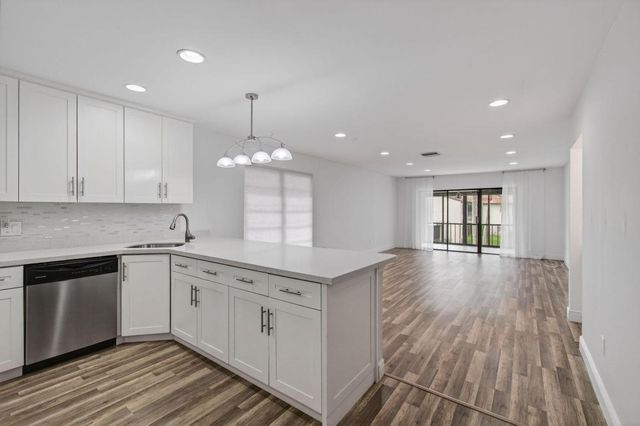 8536 Casa Del Lago 49-B, Boca Raton, FL 33433