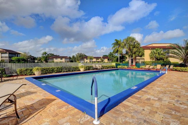8536 Casa Del Lago 49-B, Boca Raton, FL 33433