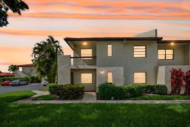 8536 Casa Del Lago 49-B, Boca Raton, FL 33433