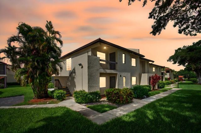 8536 Casa Del Lago 49-B, Boca Raton, FL 33433
