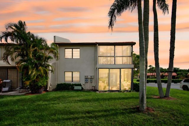 8536 Casa Del Lago 49-B, Boca Raton, FL 33433