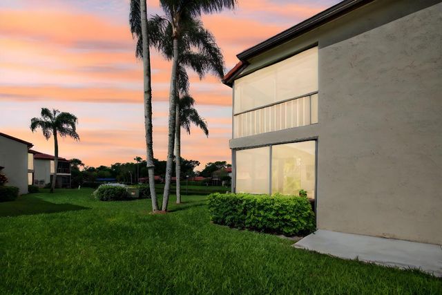 8536 Casa Del Lago 49-B, Boca Raton, FL 33433
