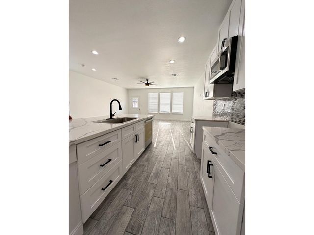 7710 Darnay Drive A, Houston, TX 77033