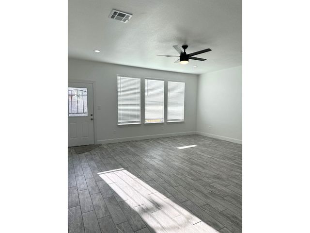 7710 Darnay Drive A, Houston, TX 77033