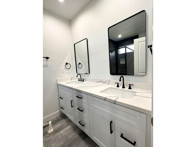 7710 Darnay Drive A, Houston, TX 77033