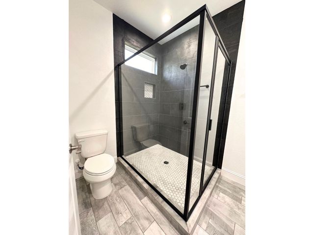 7710 Darnay Drive A, Houston, TX 77033