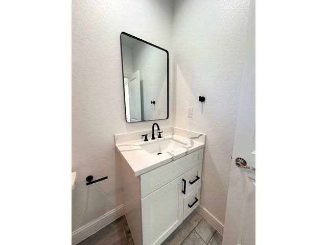 7710 Darnay Drive A, Houston, TX 77033