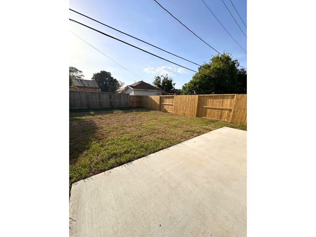 7710 Darnay Drive A, Houston, TX 77033