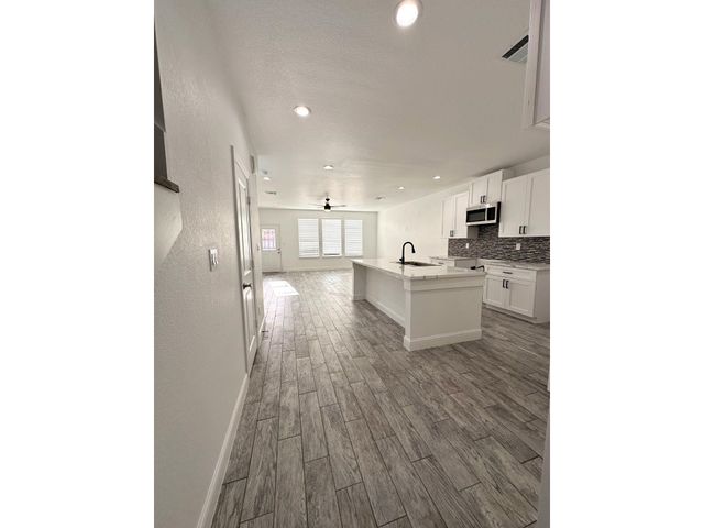 7710 Darnay Drive A, Houston, TX 77033