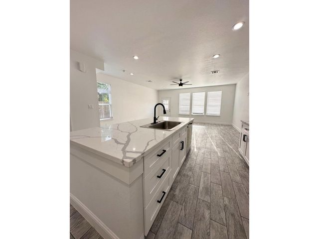 7710 Darnay Drive A, Houston, TX 77033