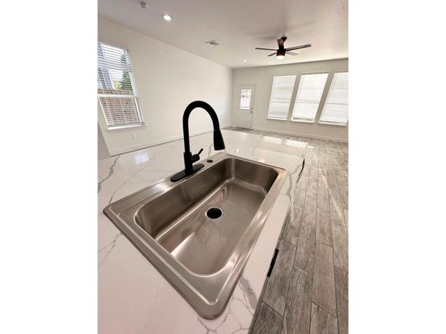 7710 Darnay Drive A, Houston, TX 77033