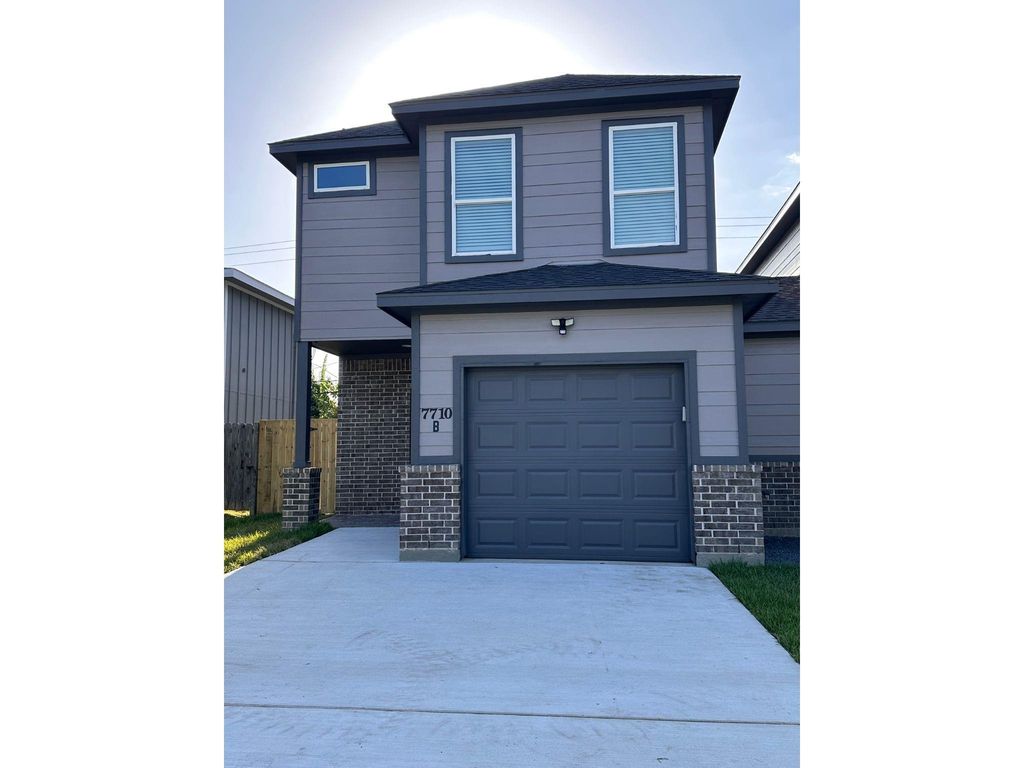 7710 Darnay Drive A, Houston, TX 77033