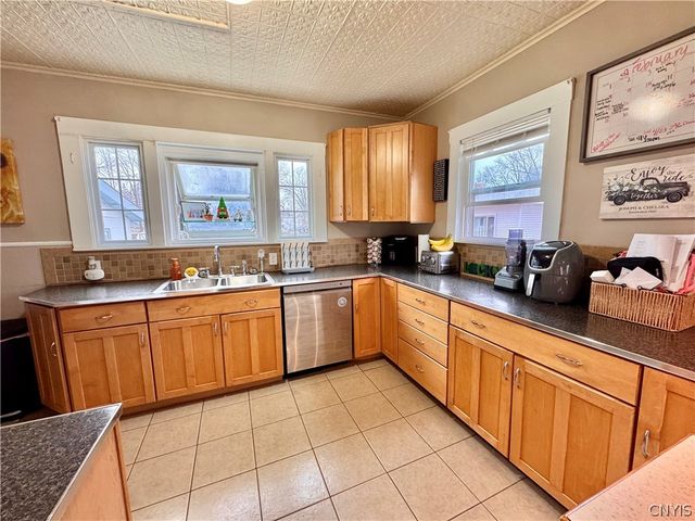17 Mattie Street, Auburn, NY 13021