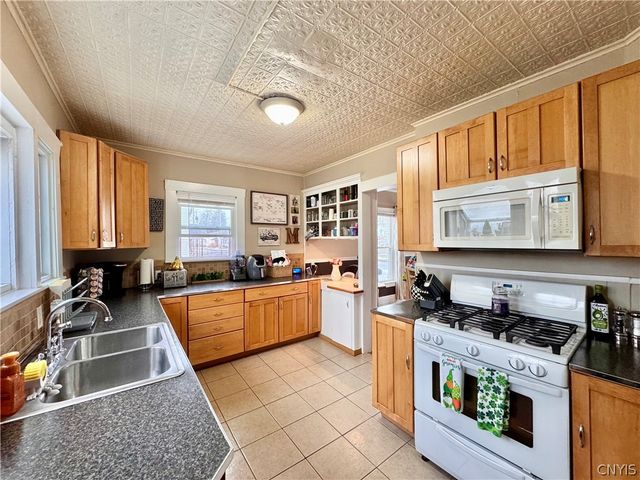 17 Mattie Street, Auburn, NY 13021