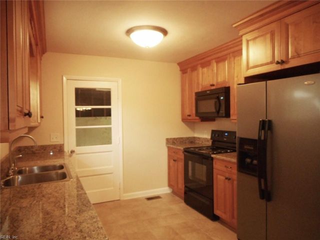 120 Latham DR, Newport News, VA 23605