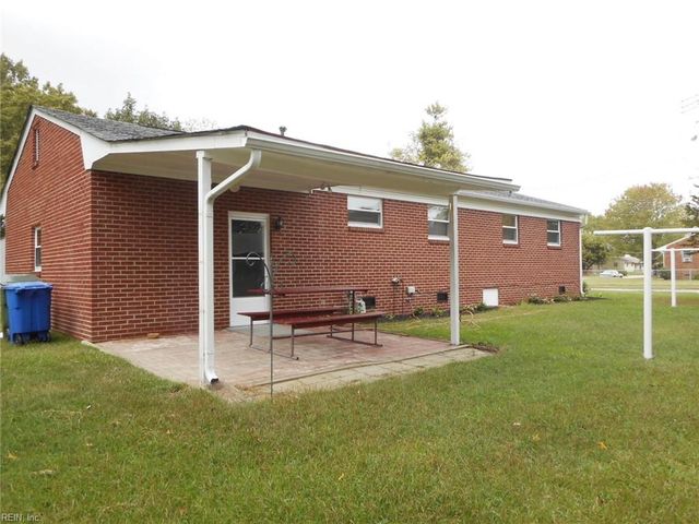 120 Latham DR, Newport News, VA 23605