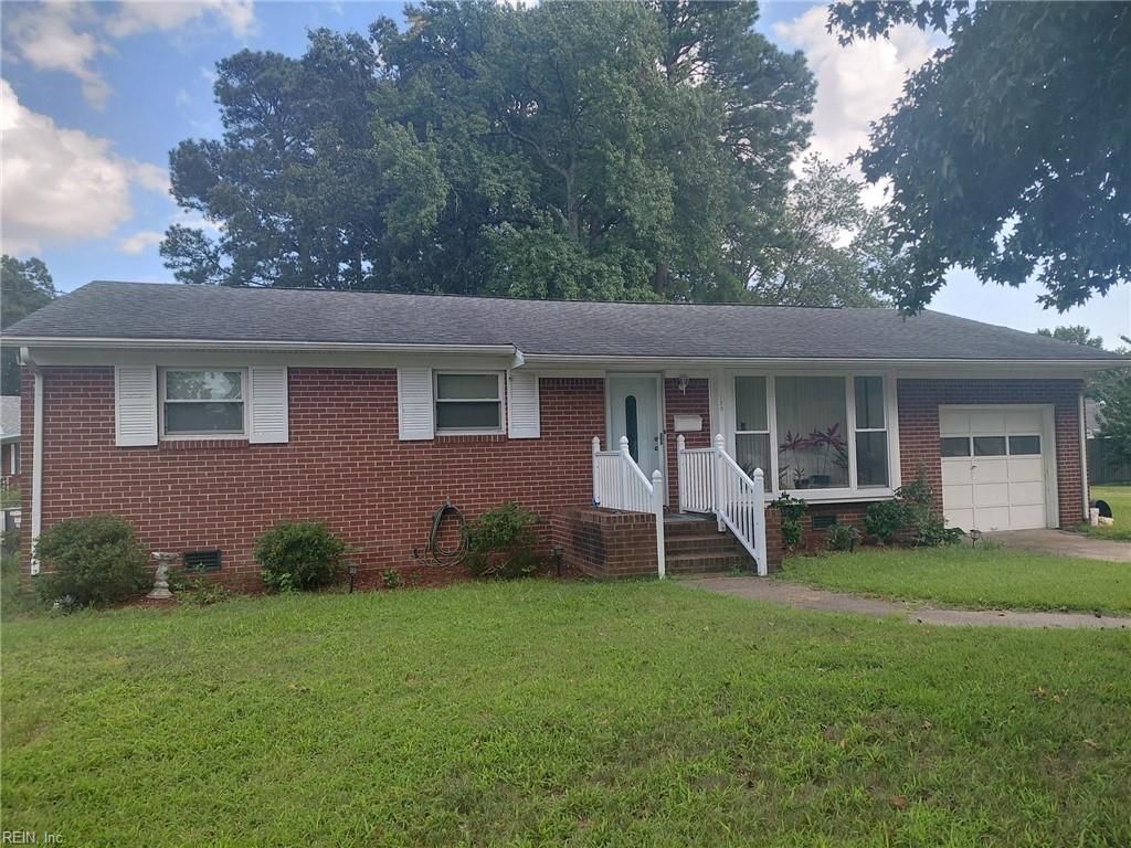 120 Latham DR, Newport News, VA 23605