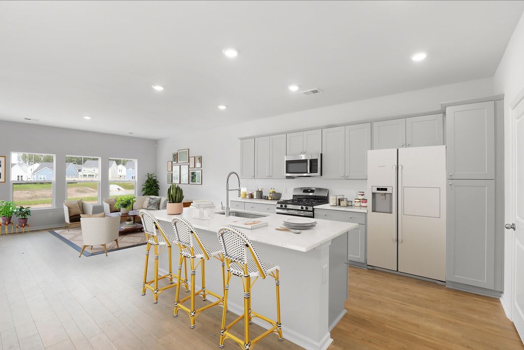 Image 5 of property listing at 1041 Red Turnstone Run, Summerville, SC 29485