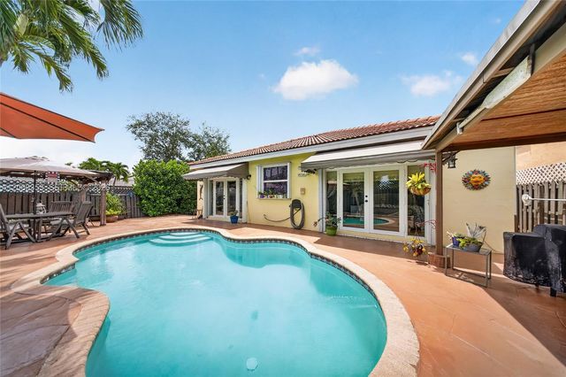 16437 SW 76th Terrace, Miami, FL 33193