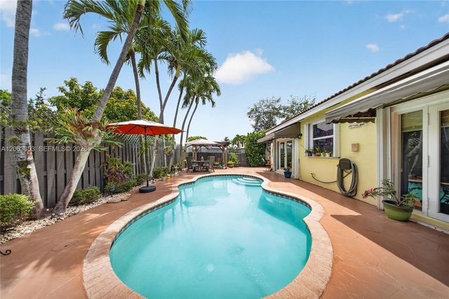 16437 SW 76th Terrace, Miami, FL 33193