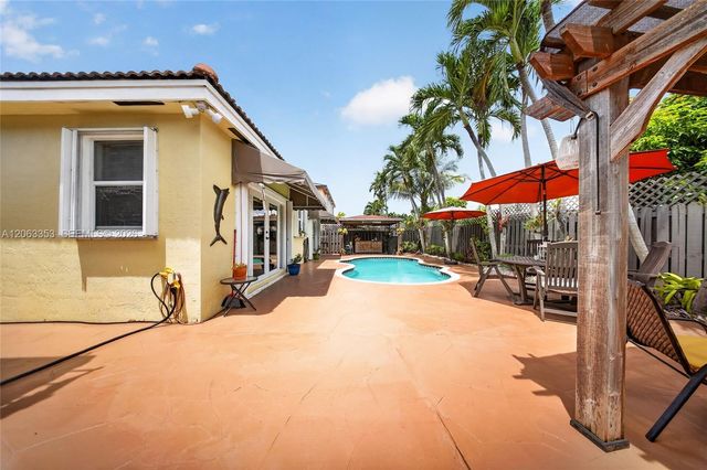 16437 SW 76th Terrace, Miami, FL 33193