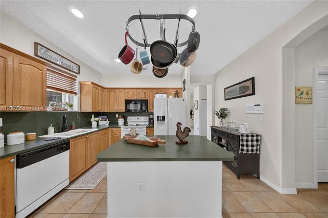 16437 SW 76th Terrace, Miami, FL 33193
