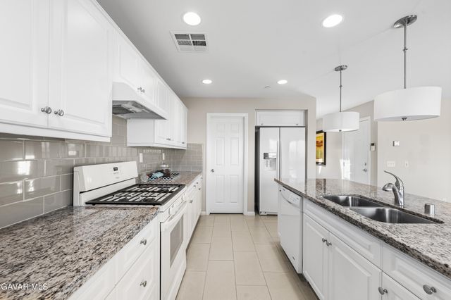 2721 Goldenrain Street, Palmdale, CA 93551