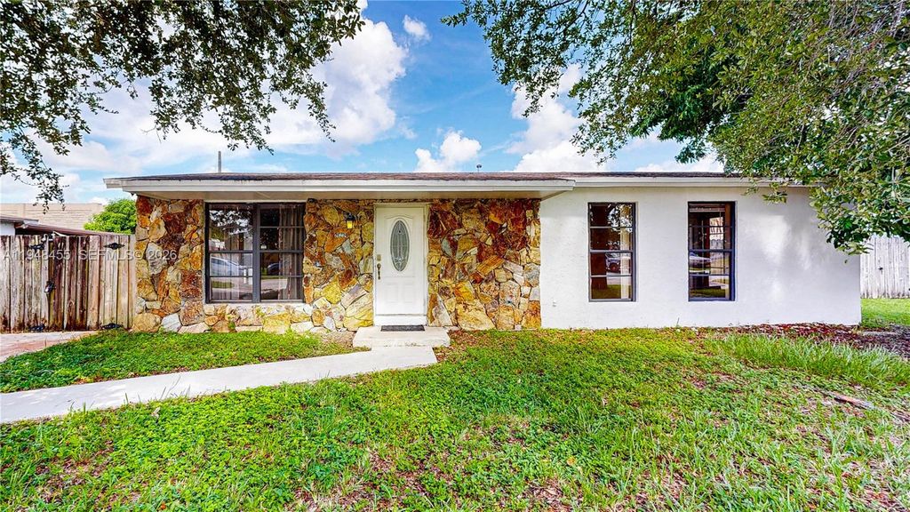 26234 SW 128th Ct, Homestead, FL 33032