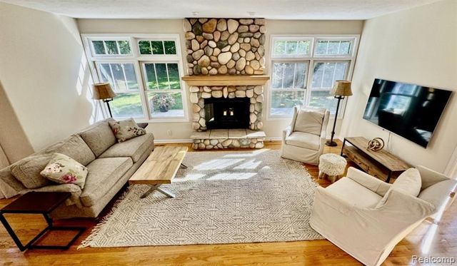 11536 Oak Grove Road, Grand Haven, MI 49417