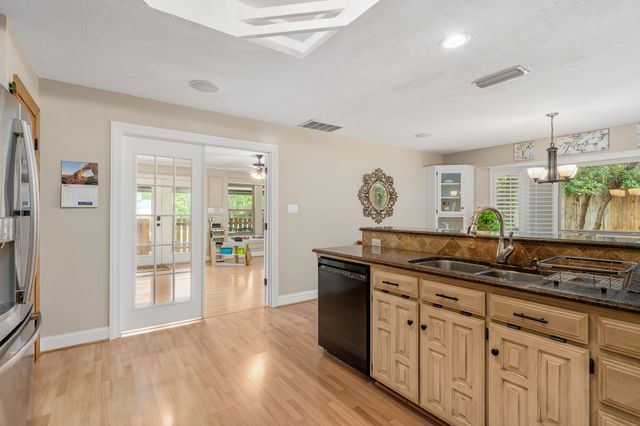 709 Chaffee Court, Arlington, TX 76006