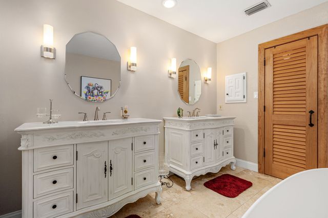 709 Chaffee Court, Arlington, TX 76006