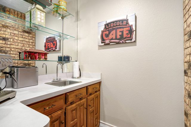 709 Chaffee Court, Arlington, TX 76006