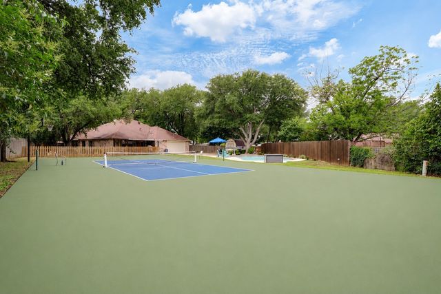 709 Chaffee Court, Arlington, TX 76006