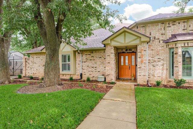 709 Chaffee Court, Arlington, TX 76006