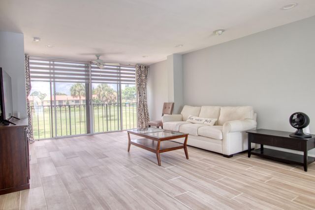 4471 Luxemburg Court 206, Lake Worth, FL 33467