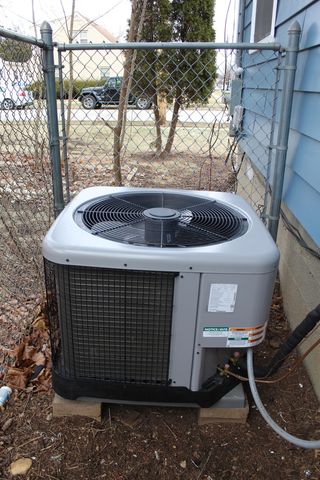 689 Bent Street, Elgin, IL 60120