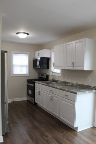 689 Bent Street, Elgin, IL 60120