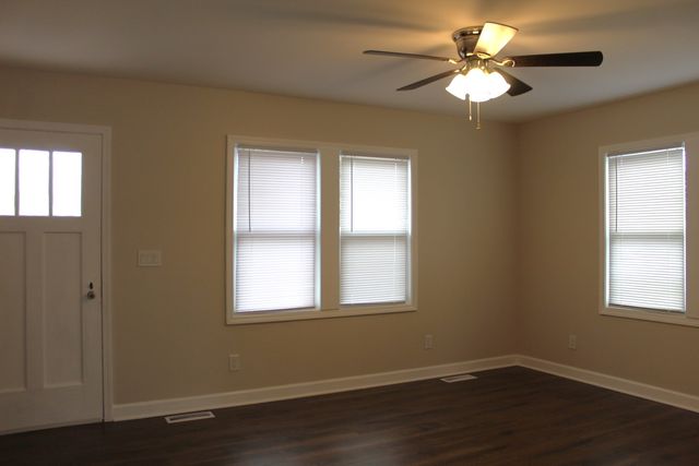 689 Bent Street, Elgin, IL 60120