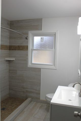 689 Bent Street, Elgin, IL 60120