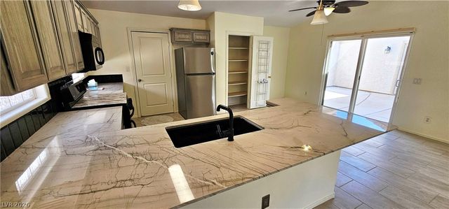 8229 Flowing Rapids Court, Las Vegas, NV 89131