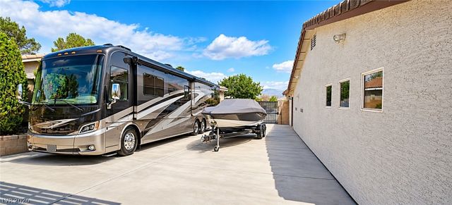 8229 Flowing Rapids Court, Las Vegas, NV 89131