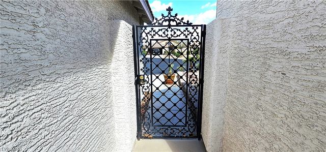 8229 Flowing Rapids Court, Las Vegas, NV 89131