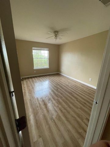 128 Phillips ST, Hutto, TX 78634
