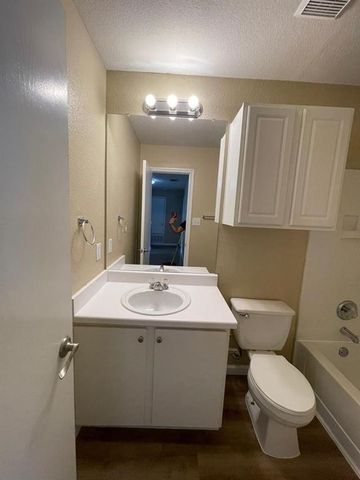 128 Phillips ST, Hutto, TX 78634