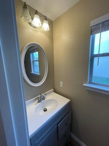128 Phillips ST, Hutto, TX 78634