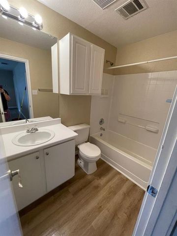 128 Phillips ST, Hutto, TX 78634