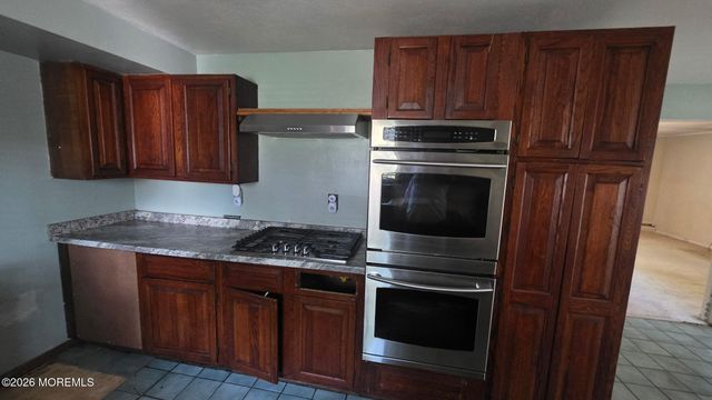 59 Oak Ridge Parkway, Toms River, NJ 08755